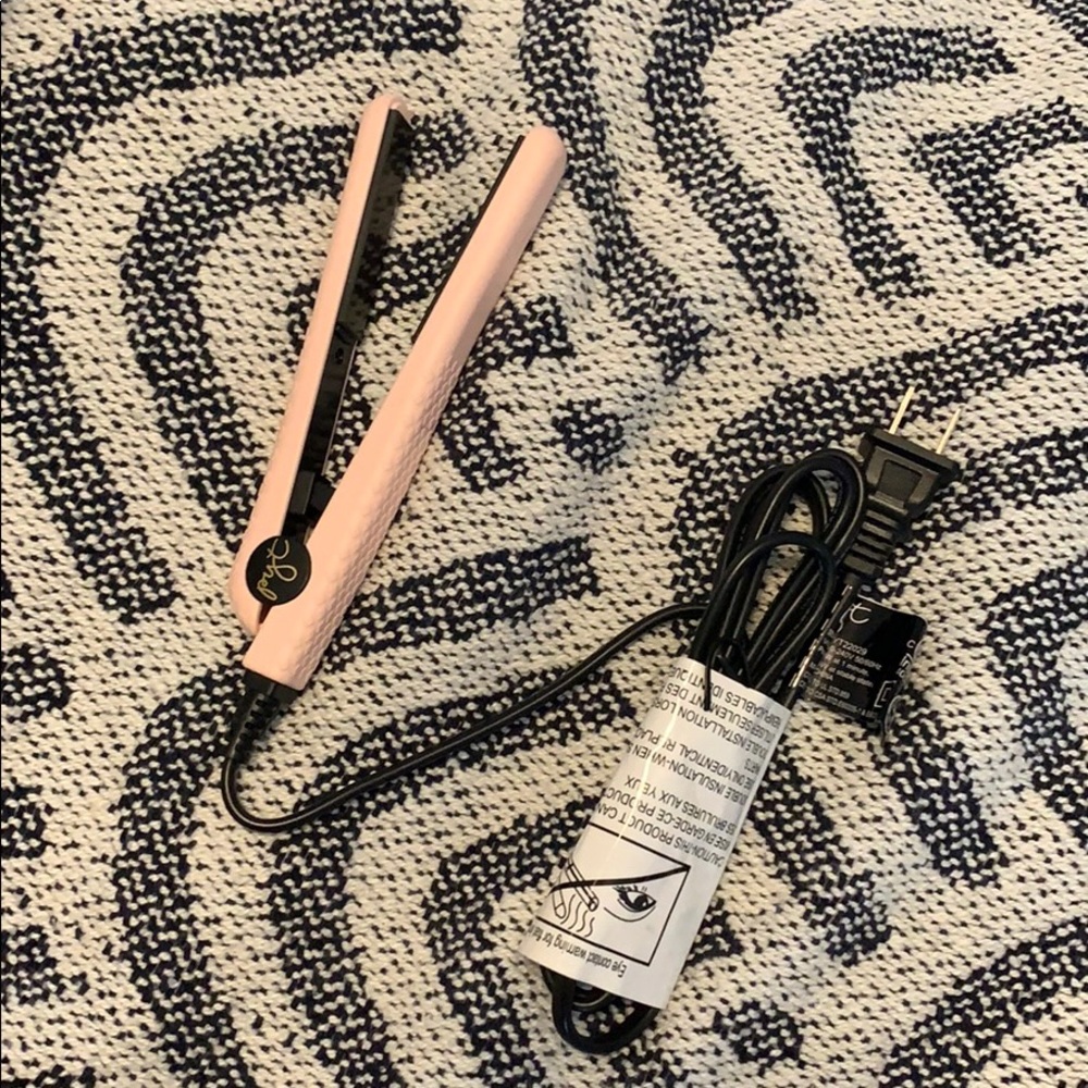 Brand new pyt mini straightener